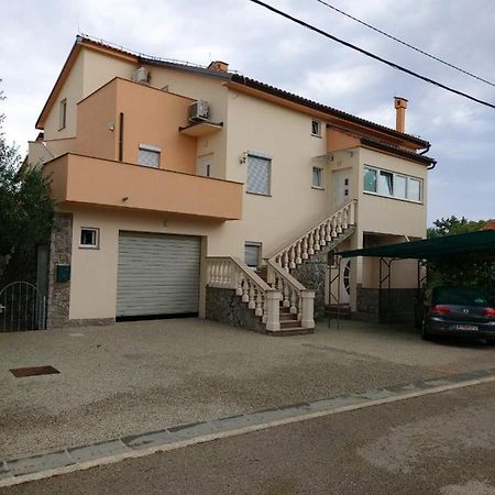 Apartmani Anita Malinska Zewnętrze zdjęcie