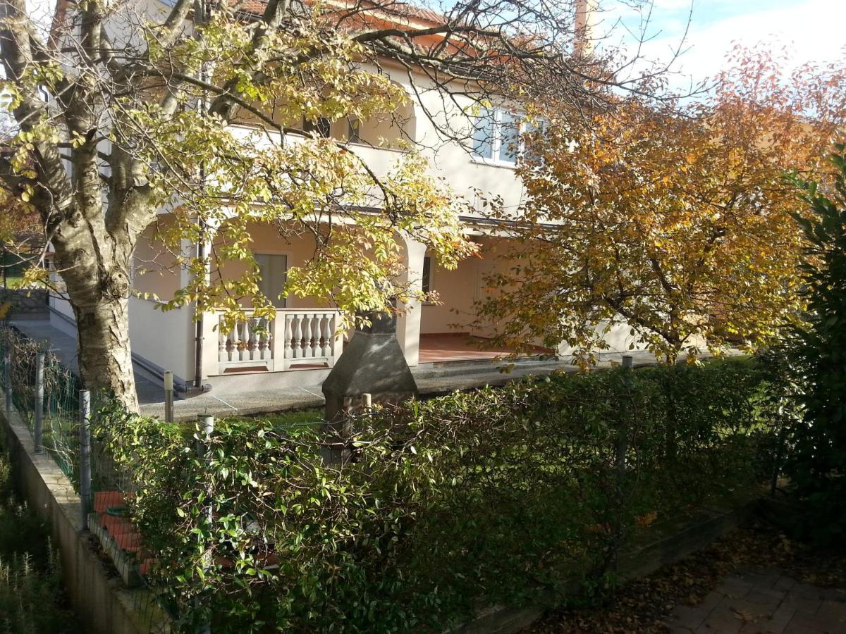 Apartmani Anita Malinska Zewnętrze zdjęcie