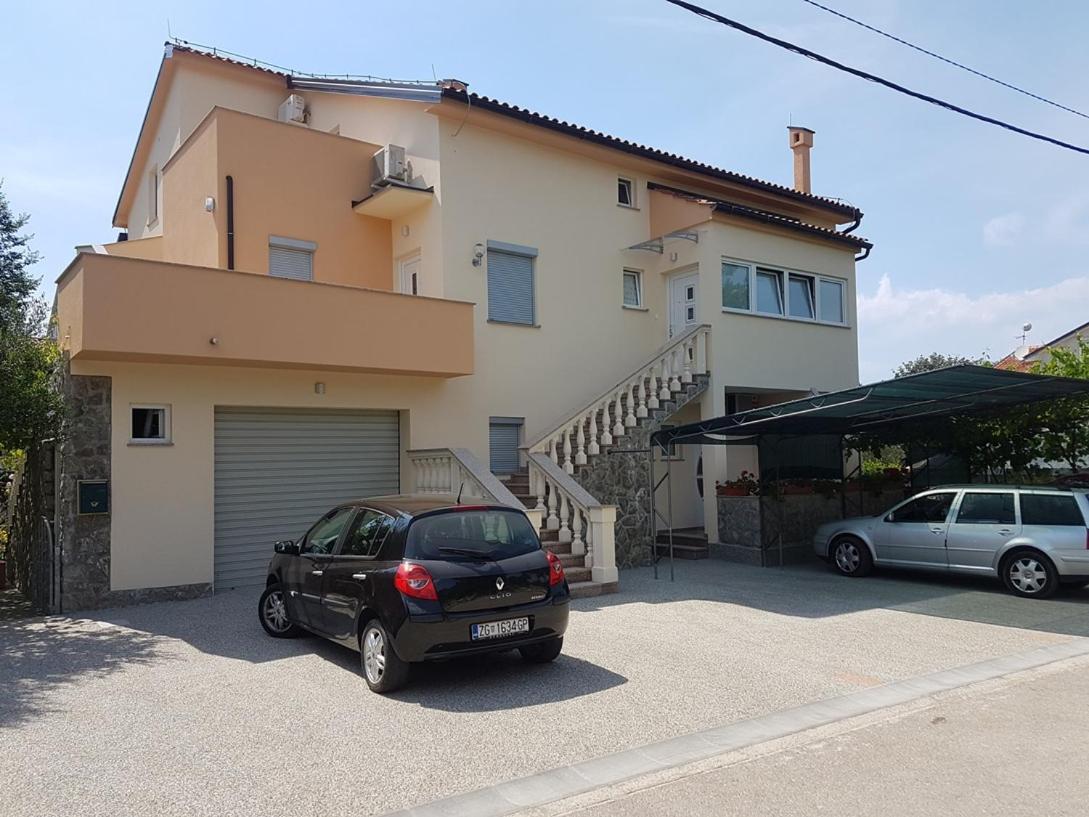 Apartmani Anita Malinska Zewnętrze zdjęcie