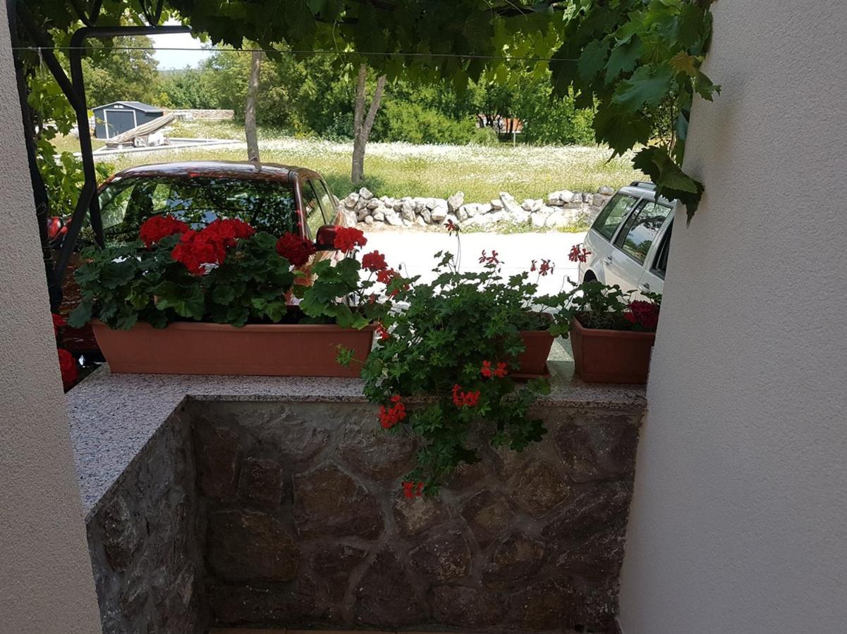 Apartmani Anita Malinska Zewnętrze zdjęcie