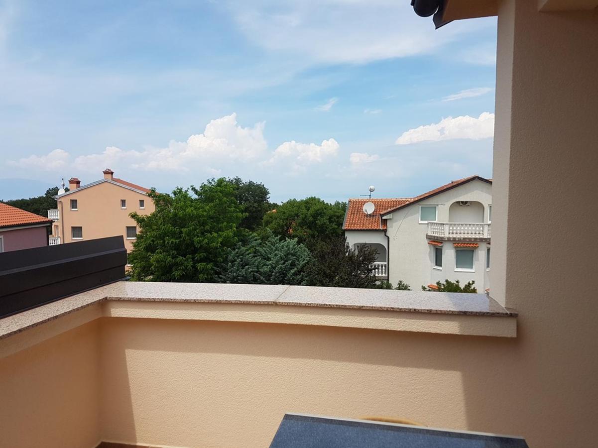 Apartmani Anita Malinska Zewnętrze zdjęcie