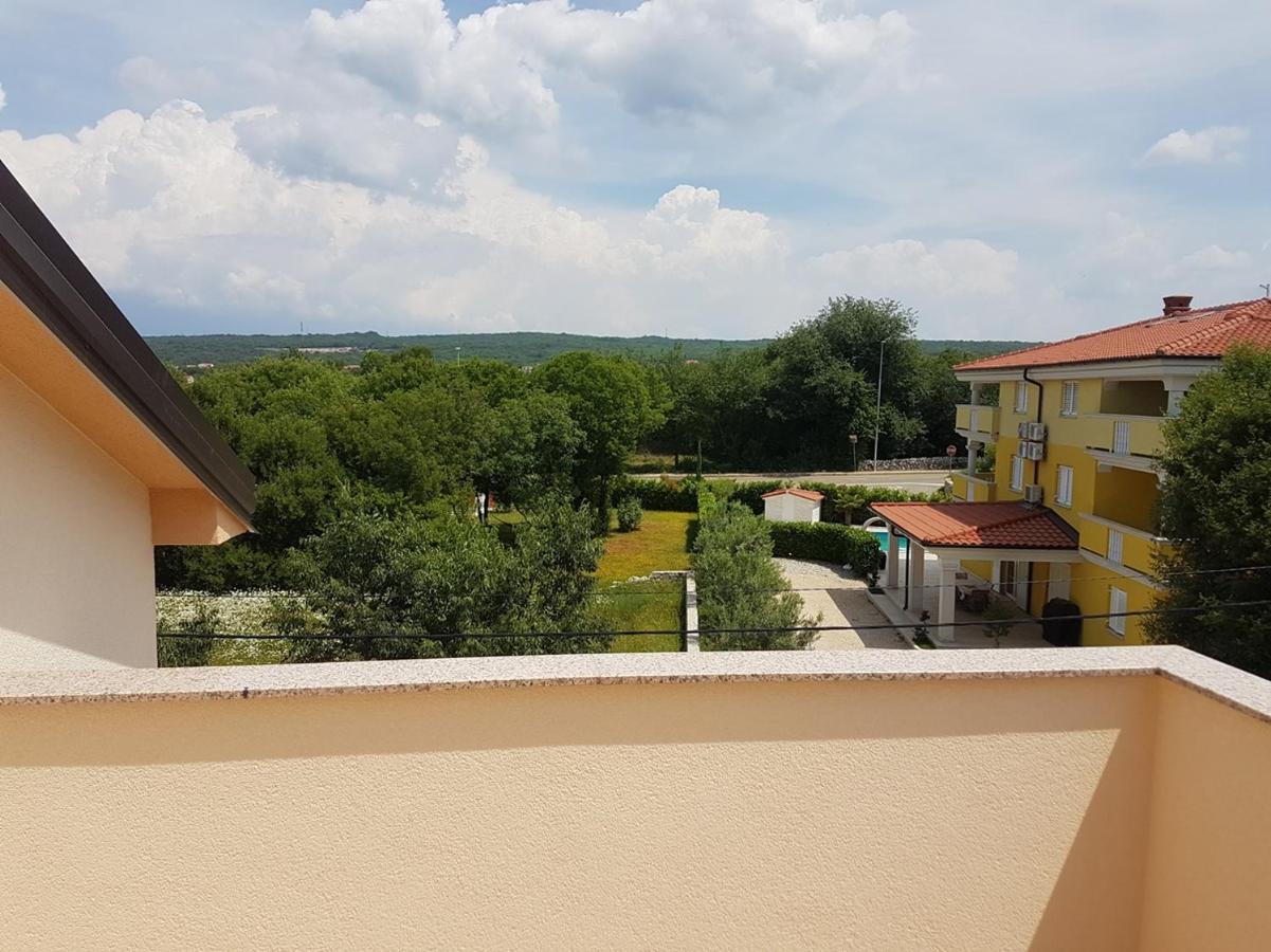 Apartmani Anita Malinska Zewnętrze zdjęcie