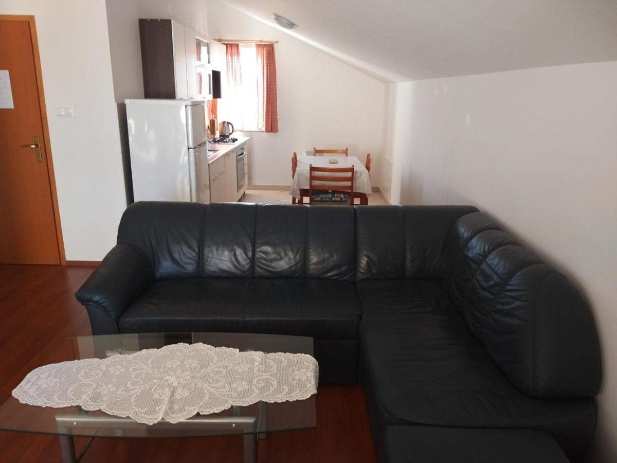 Apartmani Anita Malinska Zewnętrze zdjęcie