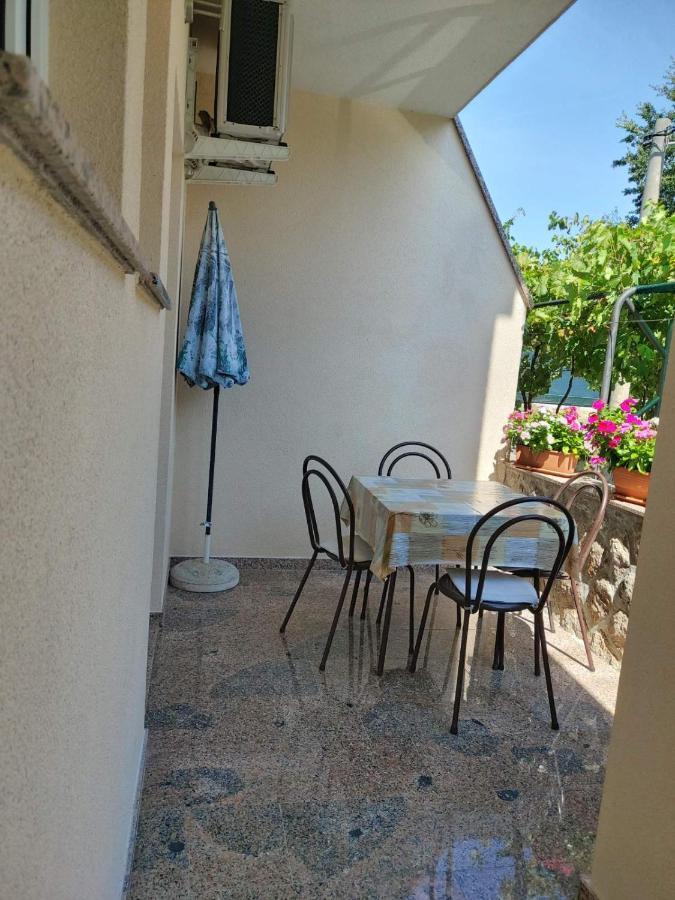 Apartmani Anita Malinska Zewnętrze zdjęcie