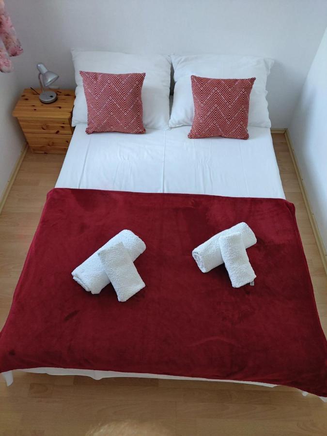 Apartmani Anita Malinska Zewnętrze zdjęcie