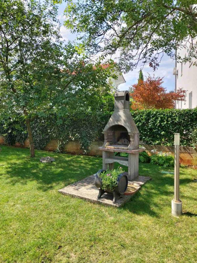 Apartmani Anita Malinska Zewnętrze zdjęcie
