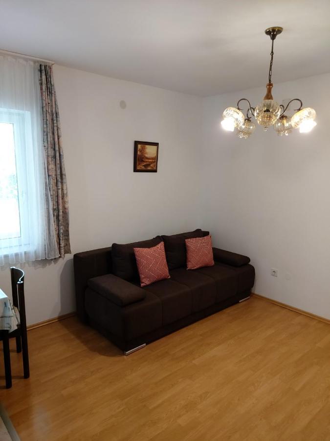 Apartmani Anita Malinska Zewnętrze zdjęcie
