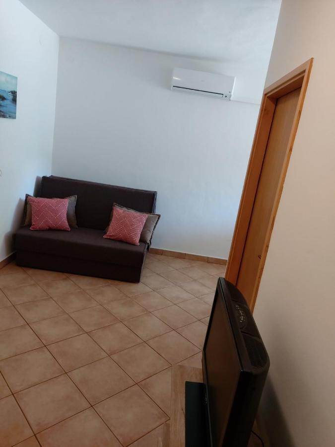 Apartmani Anita Malinska Zewnętrze zdjęcie