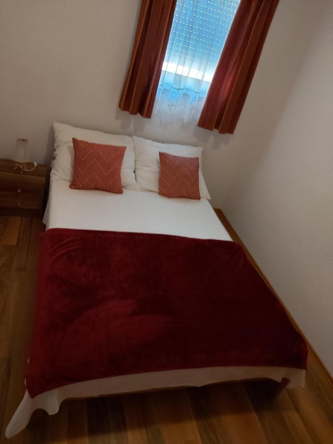 Apartmani Anita Malinska Zewnętrze zdjęcie