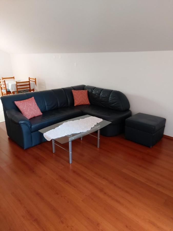 Apartmani Anita Malinska Zewnętrze zdjęcie