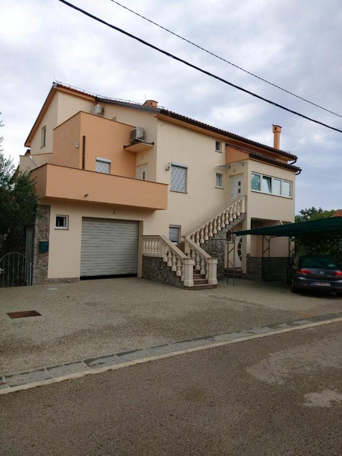 Apartmani Anita Malinska Zewnętrze zdjęcie