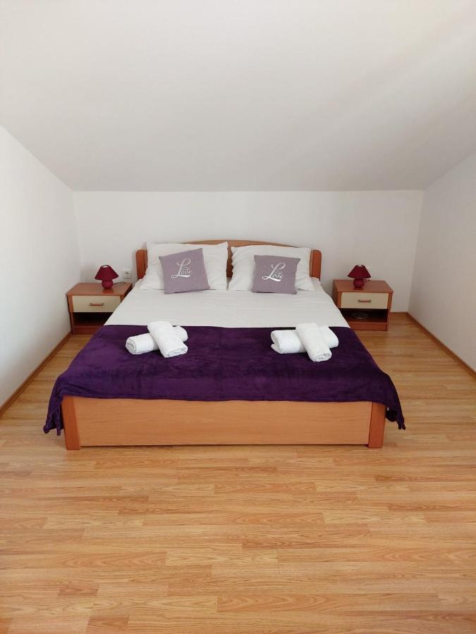 Apartmani Anita Malinska Zewnętrze zdjęcie