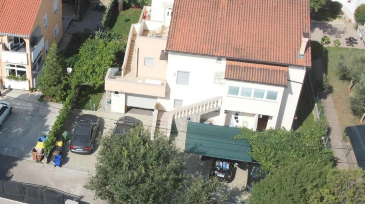 Apartmani Anita Malinska Zewnętrze zdjęcie