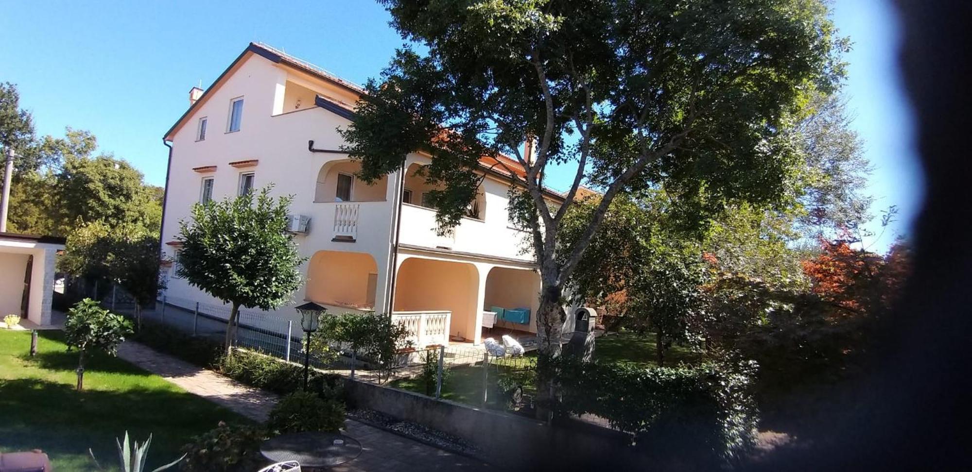 Apartmani Anita Malinska Zewnętrze zdjęcie
