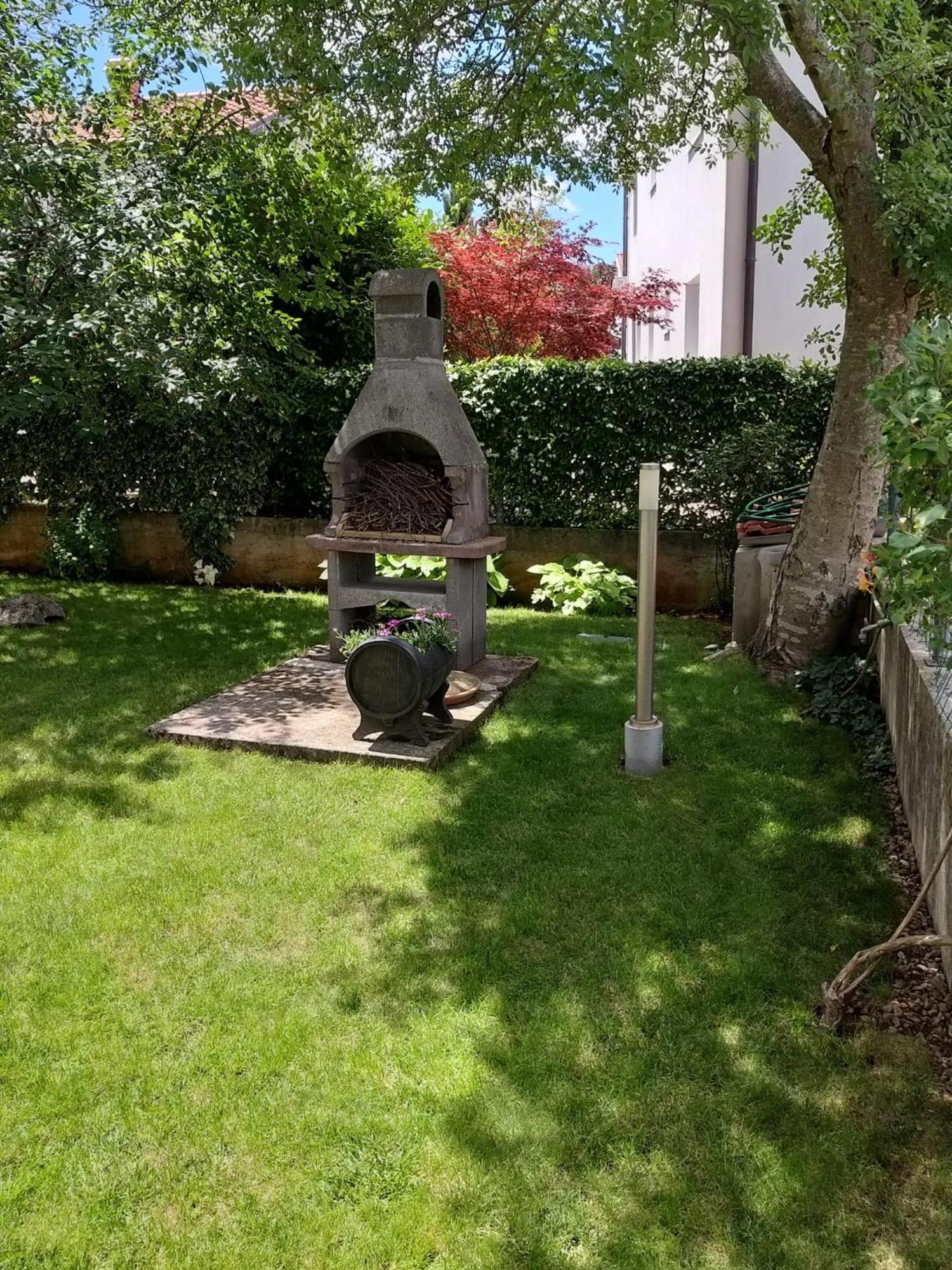 Apartmani Anita Malinska Zewnętrze zdjęcie