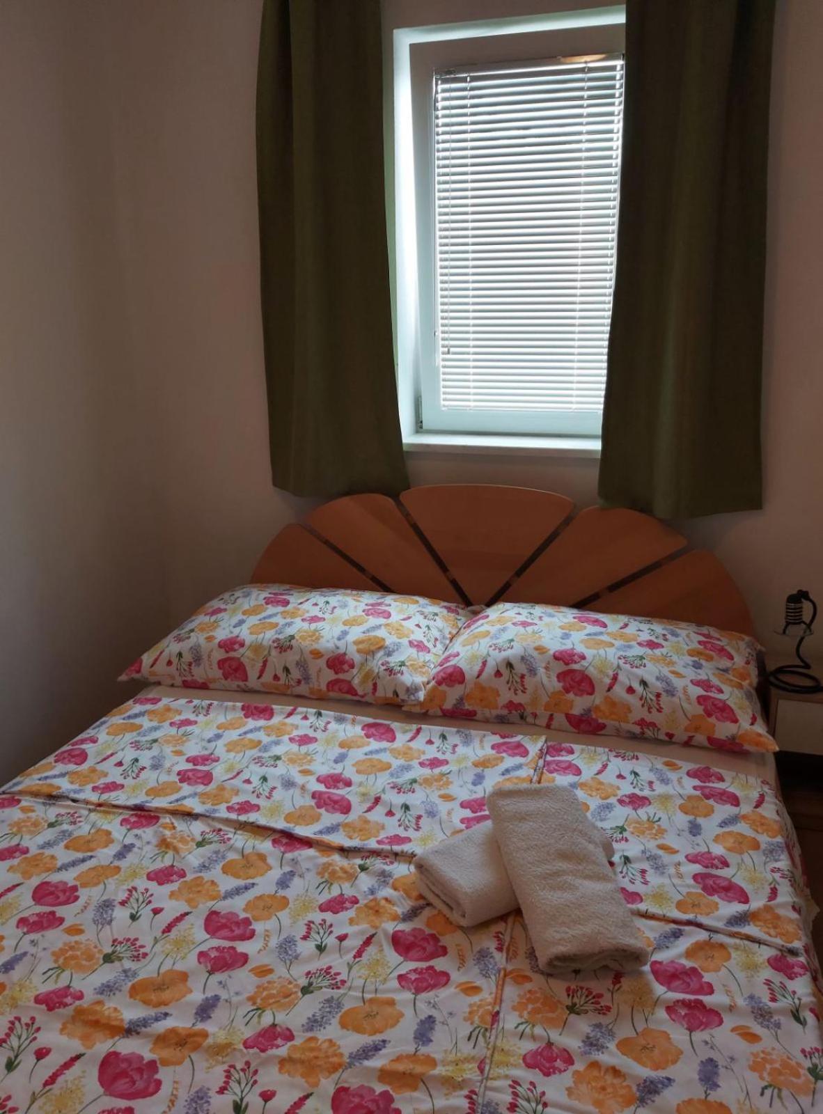 Apartmani Anita Malinska Zewnętrze zdjęcie